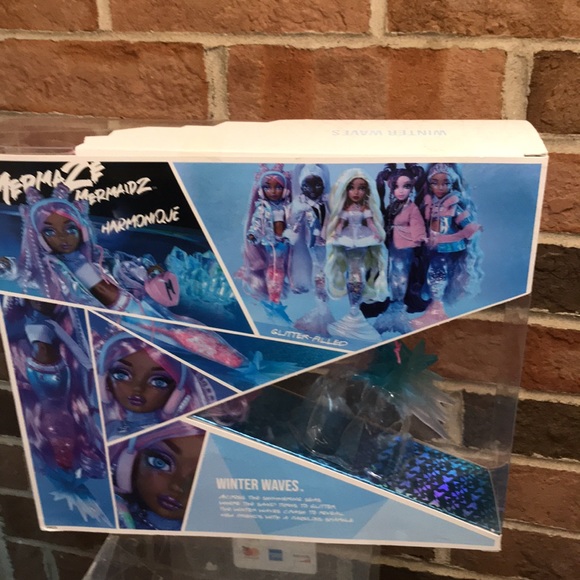 MERMAZE MERMAIDZ WINTER WAVES MERMAID FASHION DOLL, HARMONIQUE - Picture 6 of 6